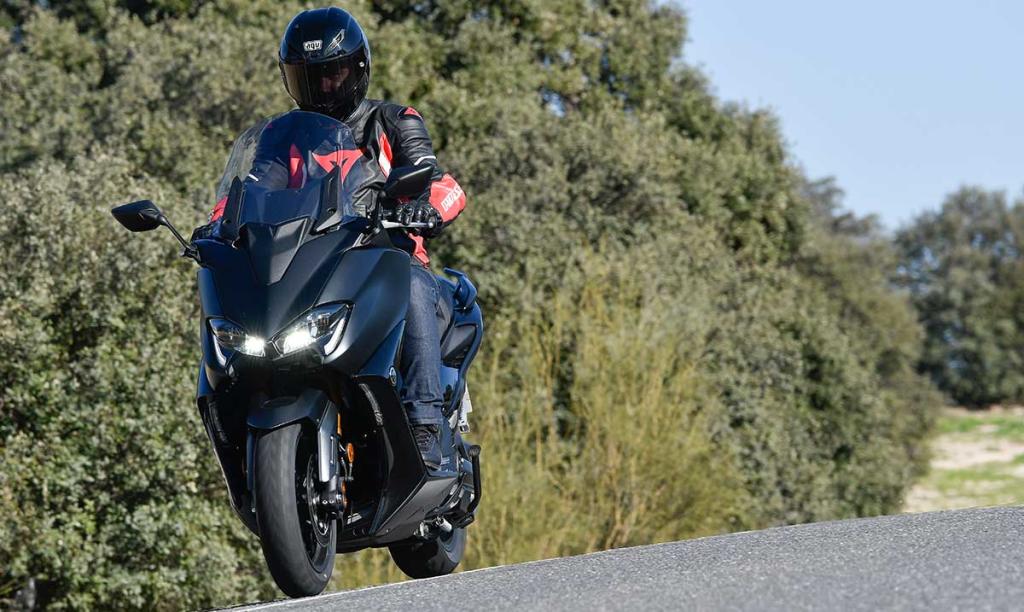 Scooter para el carné A2: cerca de ser el modelo perfecto en carretera 10 Yamaha TMax 560