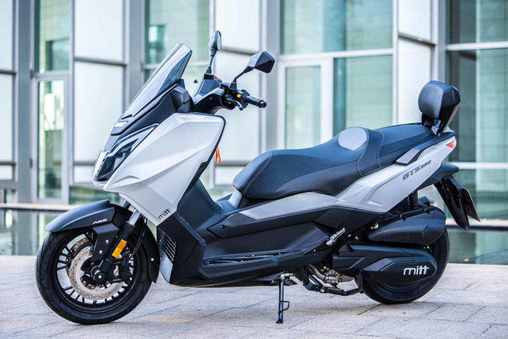 SYM Joyride 300: este es su precio y los scooter rivales 17 Mitt 330 GTS