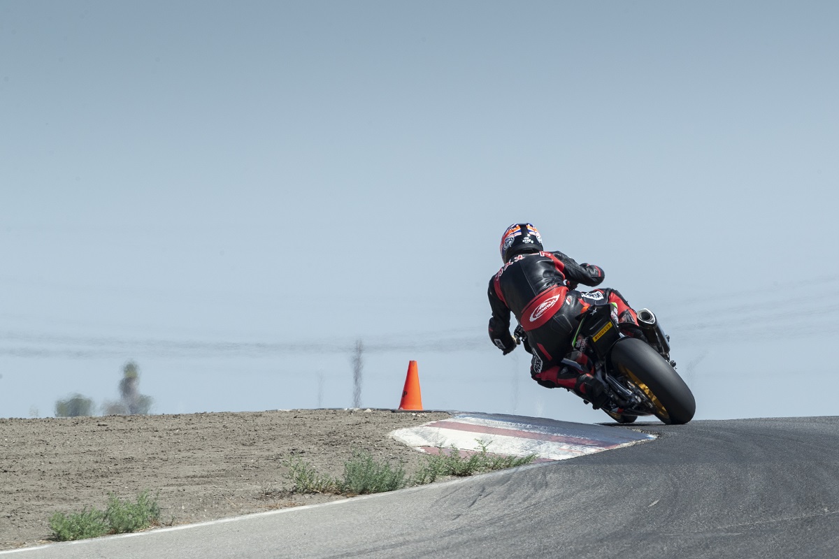 aprilia tuono 1100 rsv factory pikes peak 12