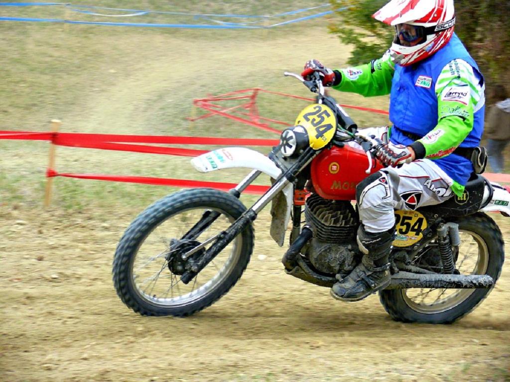 enduro 250h6 roja