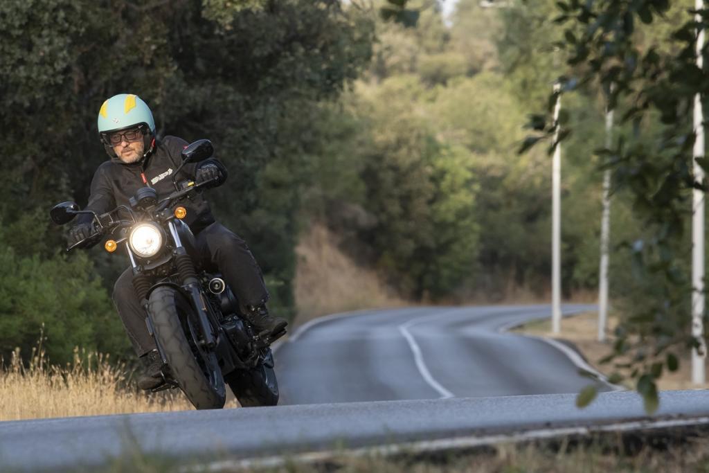 hyosung gv300s bobber