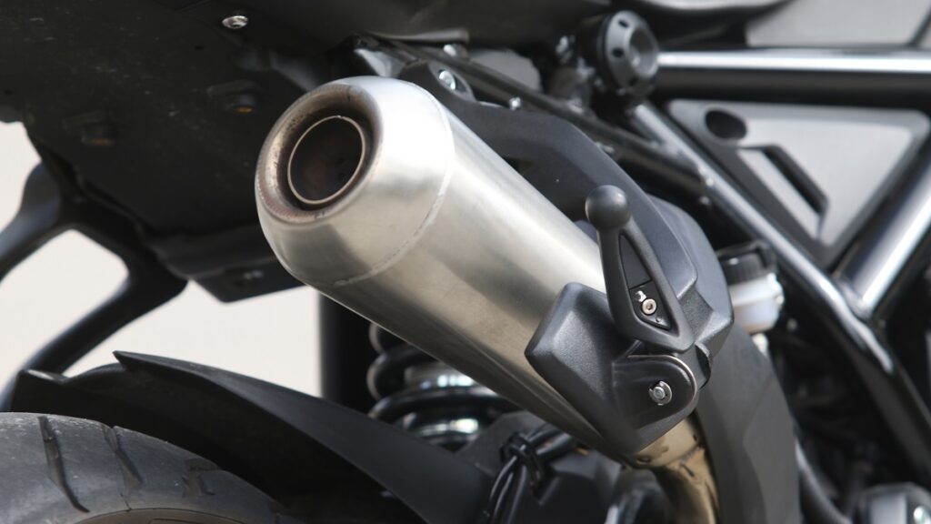 Motos naked: el estandarte de Benelli, a prueba 13 Benelli 752 S escape