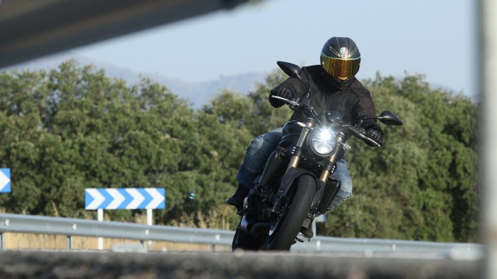 Motos naked: el estandarte de Benelli, a prueba 16 benelli_752_s_2_1.JPG