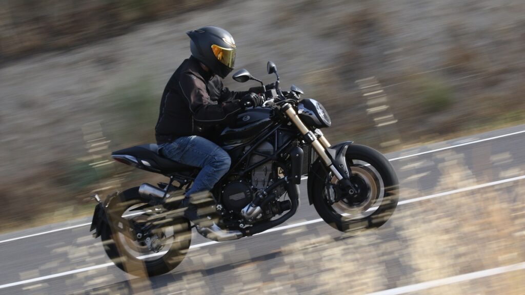 Motos naked: el estandarte de Benelli, a prueba 18 Benelli 752 S