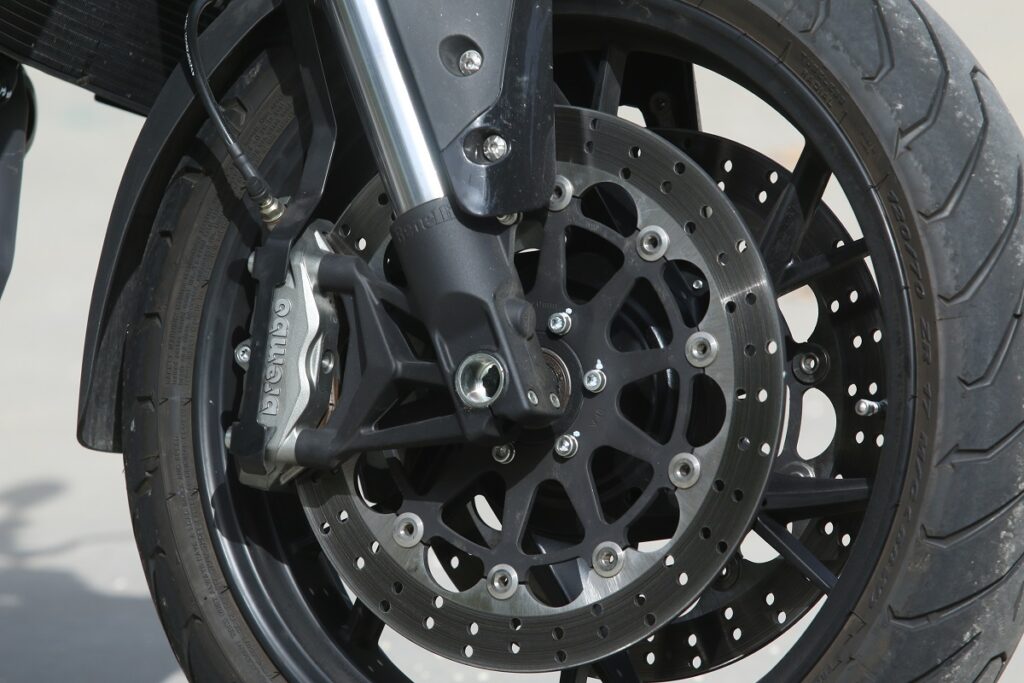 Motos naked: el estandarte de Benelli, a prueba 17 Benelli /52 S