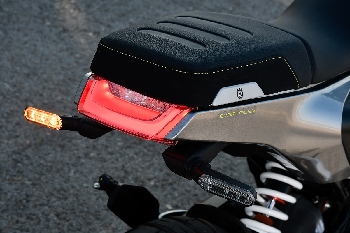 ¿Puede ser esta la naked más divertida para el carné A2? 8 husqvarna svartpilen 401 9