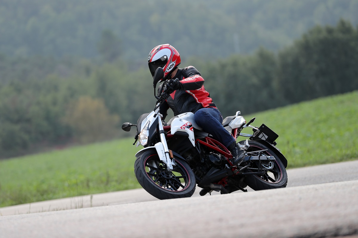 Qué te interesa más para conducir con el carné de coche, ¿moto o scooter? 14 motos 125 4