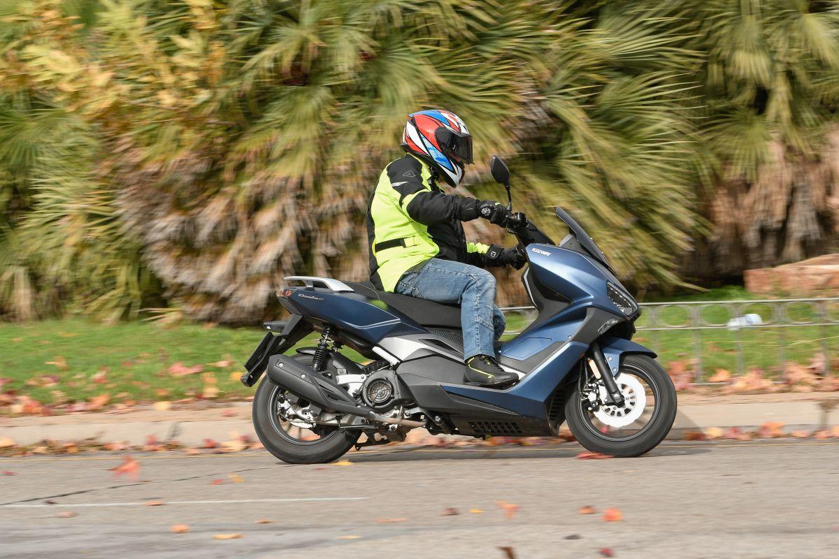 Ahórrate 100 euros en el Keeway Vieste 125 y llévate el seguro gratis en este scooter para el carnet de coche