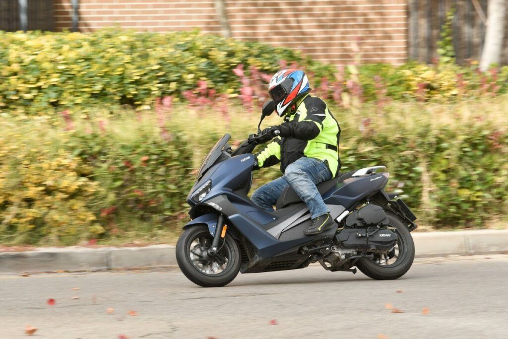 Estos son los precios y los scooters rivales del QJ Motor MTX 125 17 Keeway Vieste 125