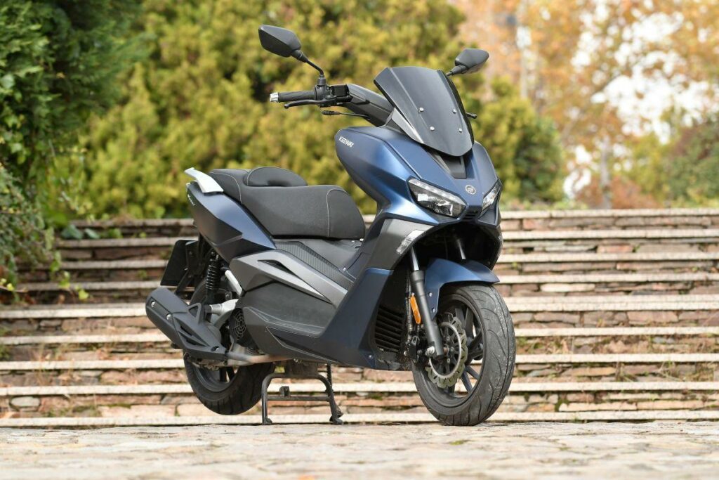Ahórrate 100 euros en el Keeway Vieste 125 y llévate el seguro gratis en este scooter para el carnet de coche 12 Keeway Vieste 125