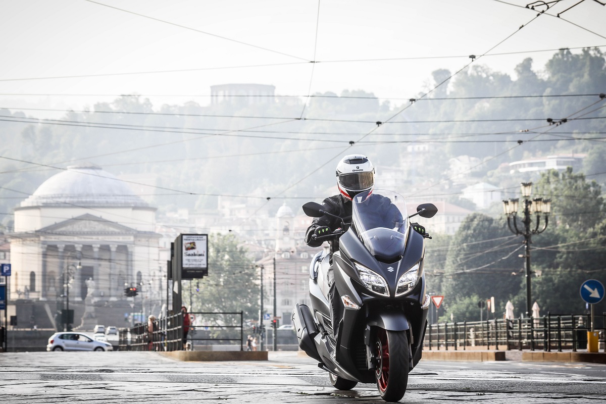 El pionero entre los maxiscooter 11 suzuki burgman 400 6