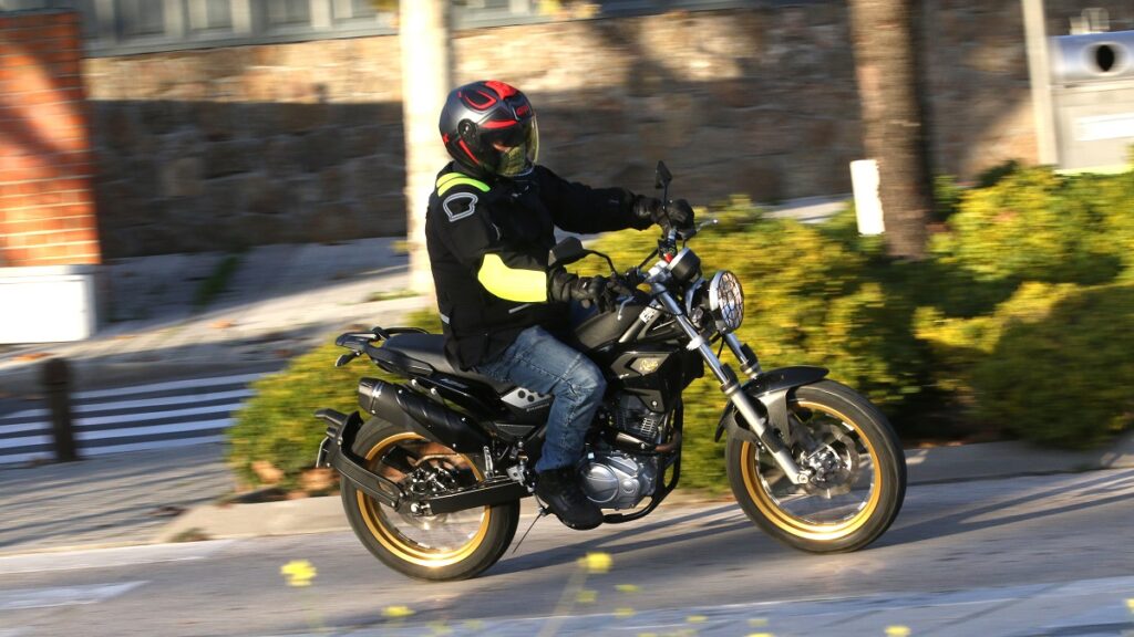 Motos 125: una scrambler para el carné de coche y fabricada en España 12 Rieju Tango 125i Scrambler