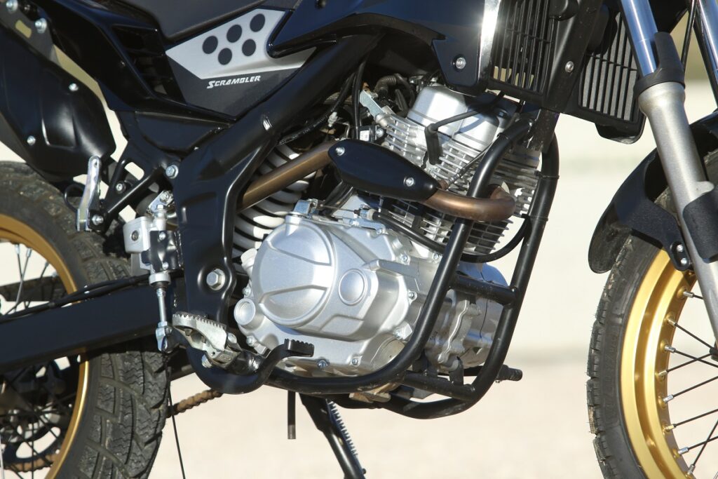 Motos 125: una scrambler para el carné de coche y fabricada en España 8 Rieju Tango 125i Scrambler