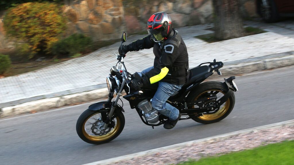 Motos 125: una scrambler para el carné de coche y fabricada en España 11 Rieju Tango 125i Scramber