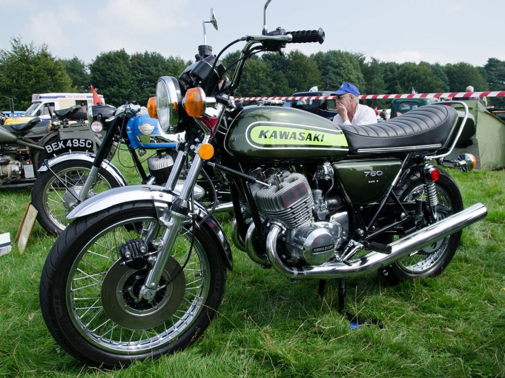 Motos icónicas del siglo XX en España (II): Los años del cambio (1966-1976) 10 kawasaki h2 mach iv 1974