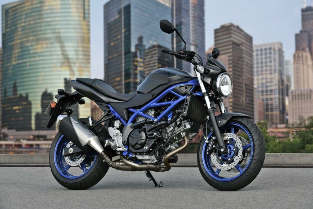 Si buscas una moto naked para el carnet A2 y te quieres ahorrar más de 900 euros, fíjate en la Suzuki SV 650 12 Suzuki SV 650