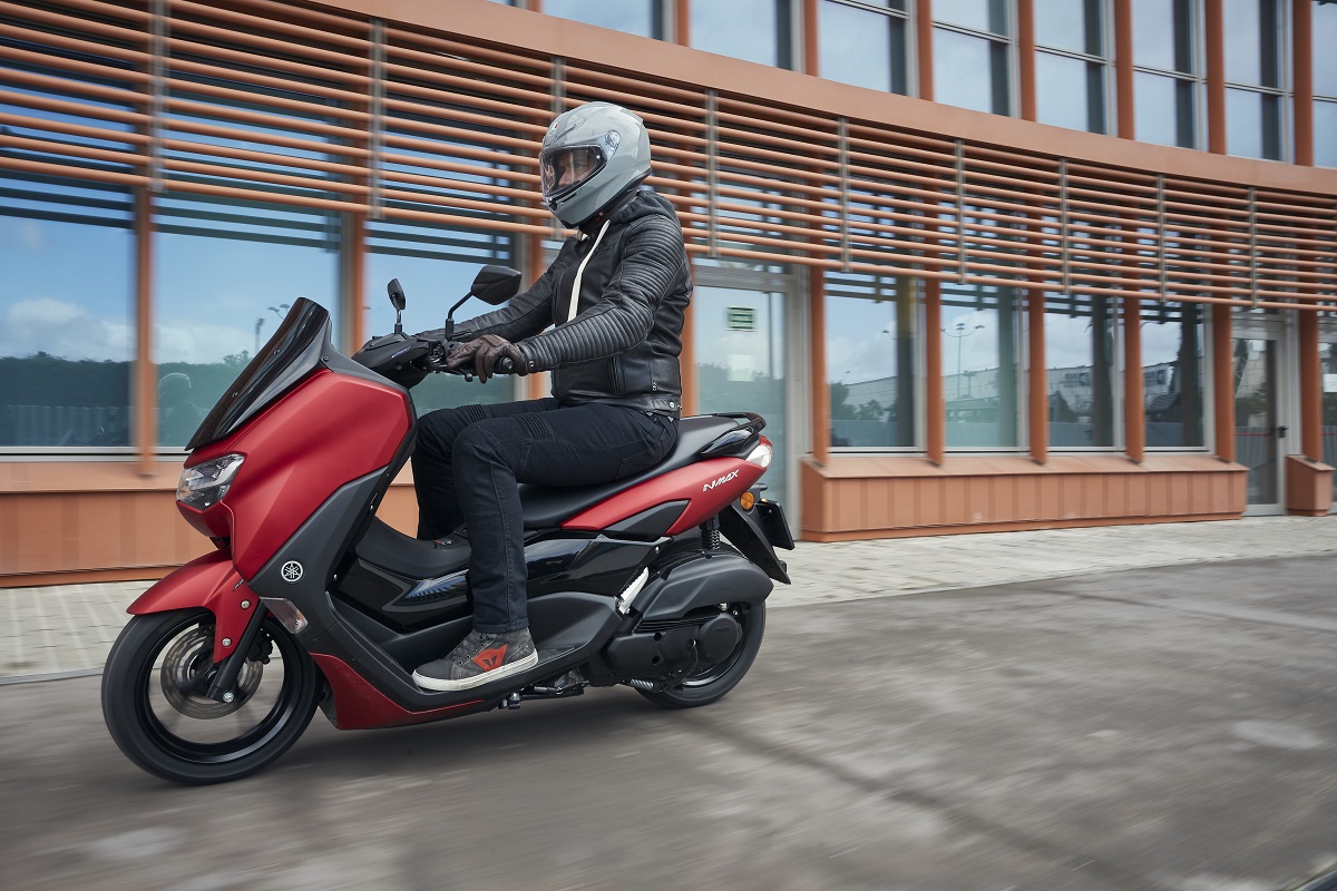 La apuesta de Yamaha para los scooters urbanos que se pueden conducir con el carné de coche 10