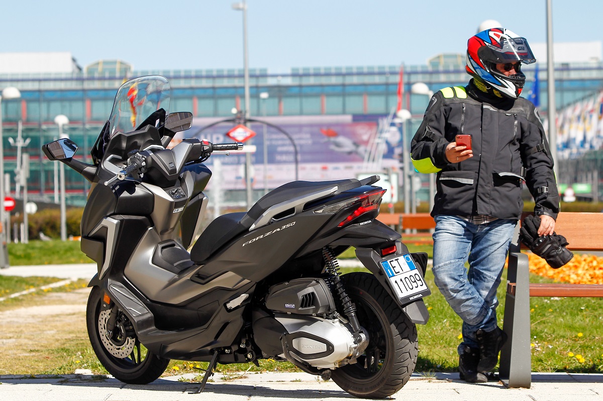 ¿Es este el mejor scooter GT del mercado? 13 honda forza 350 11