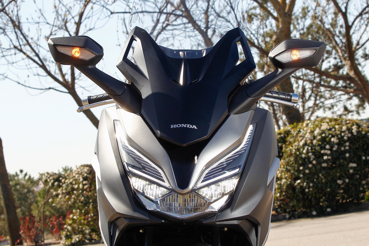 ¿Es este el mejor scooter GT del mercado? 3 honda forza 350 7