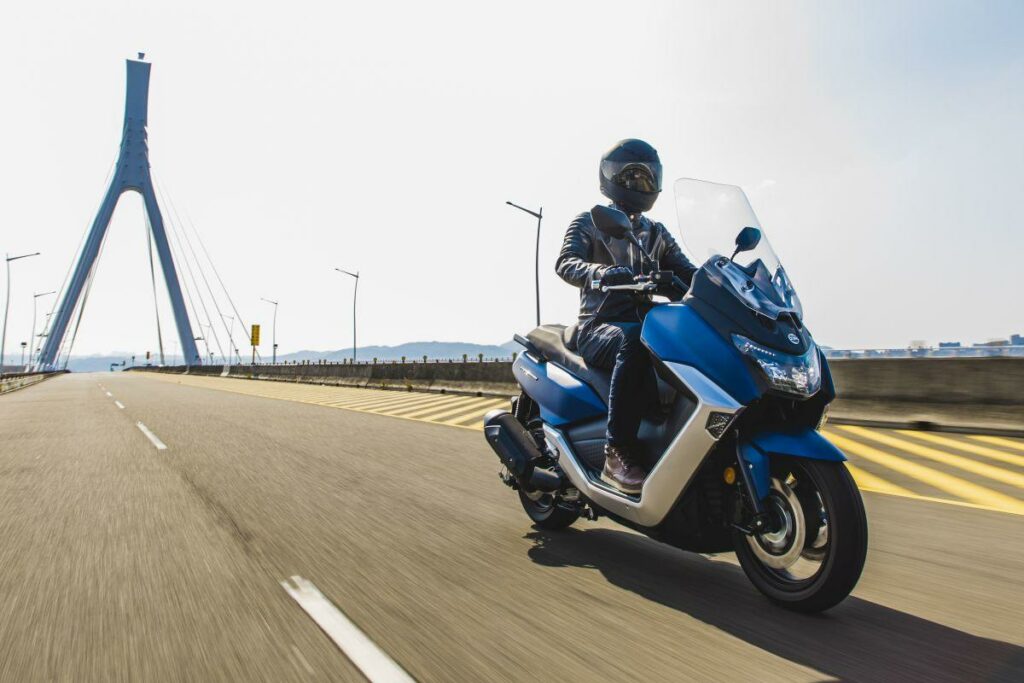 Si quieres un scooter GT para el carnet A2 en oferta, fíjate en el SYM Maxsym 400 9 SYM Maxsym 400