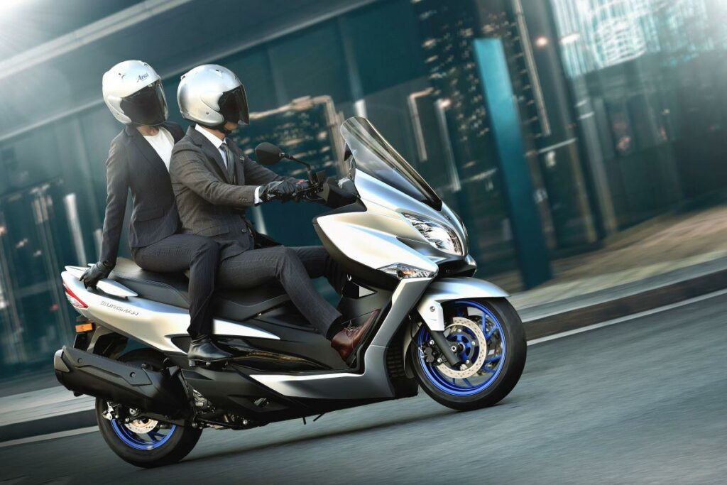 La oferta del Suzuki Burgman 400 te pone más en bandeja que nunca el scooter para el carnet A2 12 Suzuki Burgman 400 2021