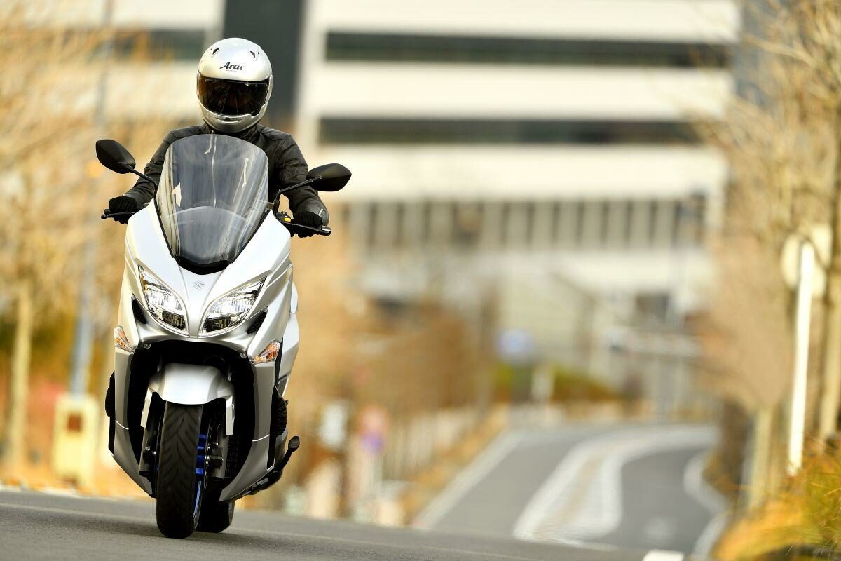 Fotos del Suzuki Burgman 400, scooter para el A2, ahora en oferta 1 La oferta del Suzuki Burgman 400 te pone más en bandeja que nunca el scooter para el carnet A2