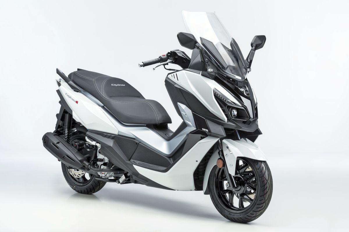 ¿Buscas un scooter GT 125 con carnet de coche en oferta? Echa un vistazo al SYM Cruisym Alpha 125 porque viene con seguro y matriculación gratis, entre otras ventajas 6 SYM Cruisym Alpha 125