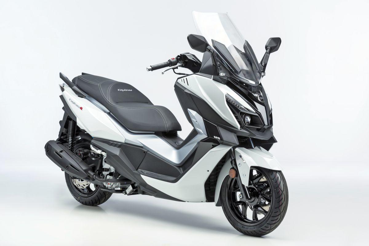 ¿Buscas un scooter GT 125 con carnet de coche en oferta? Echa un vistazo al SYM Cruisym Alpha 125 porque viene con seguro y matriculación gratis, entre otras ventajas