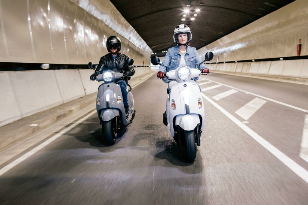 Desplázate con tu carnet B de coche aprovechando este scooter 125 retro y presume de estilo 11 SYM Fiddle 125