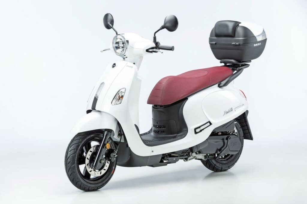 Desplázate con tu carnet B de coche aprovechando este scooter 125 retro y presume de estilo 10 SYM Fiddle 125
