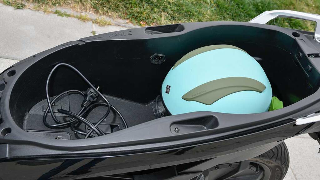 Así es la moto eléctrica más vendida de España 11 Silence S01