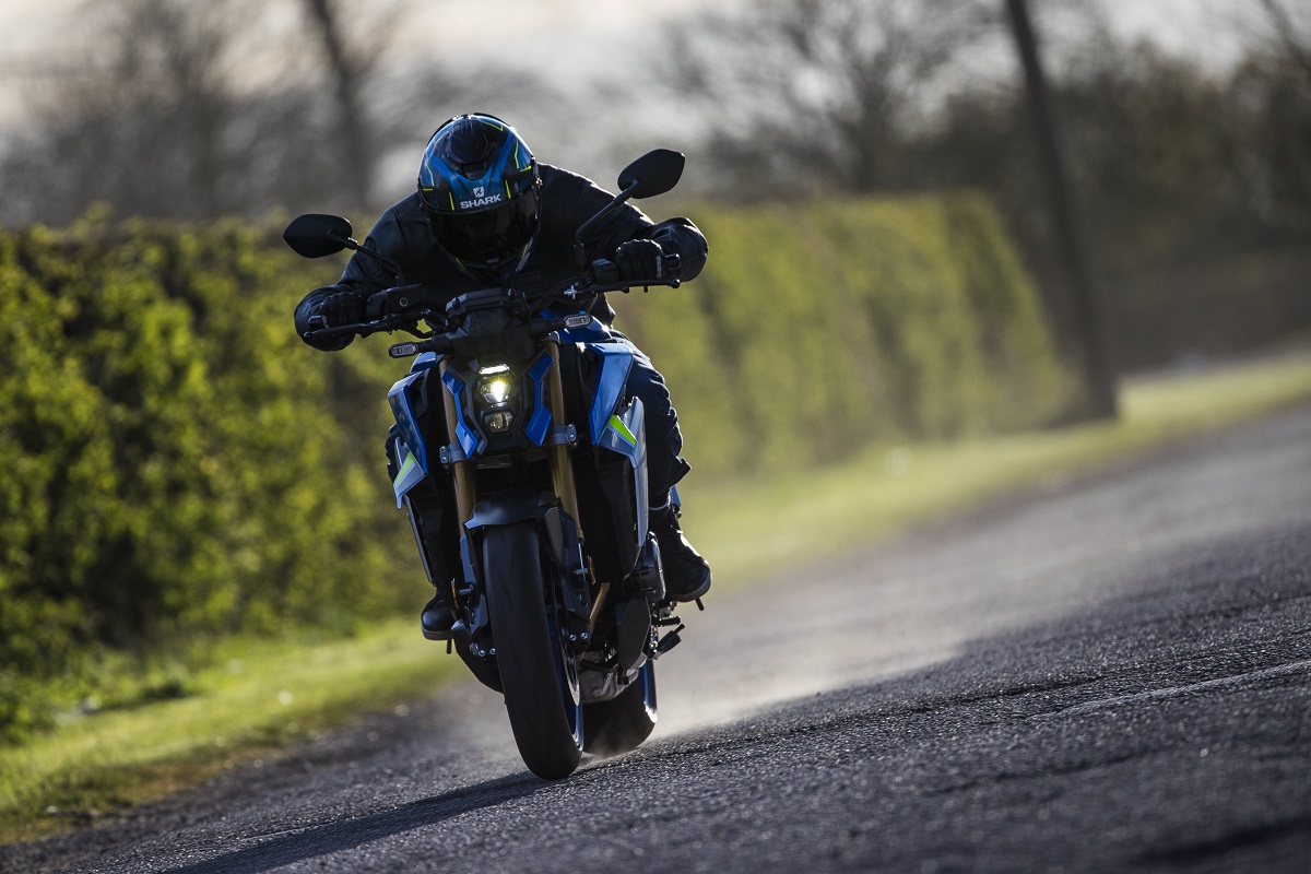 Suzuki GSX-S1000: la espectacular naked sport se oferta recortando su precio 800 euros