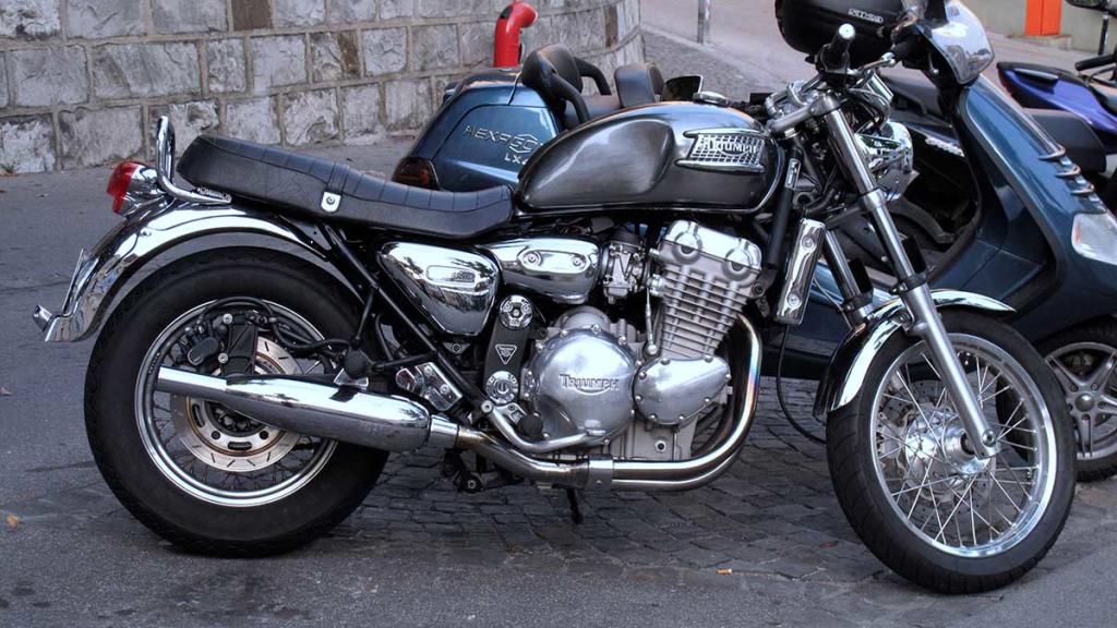 Triumph Thunderbird 900