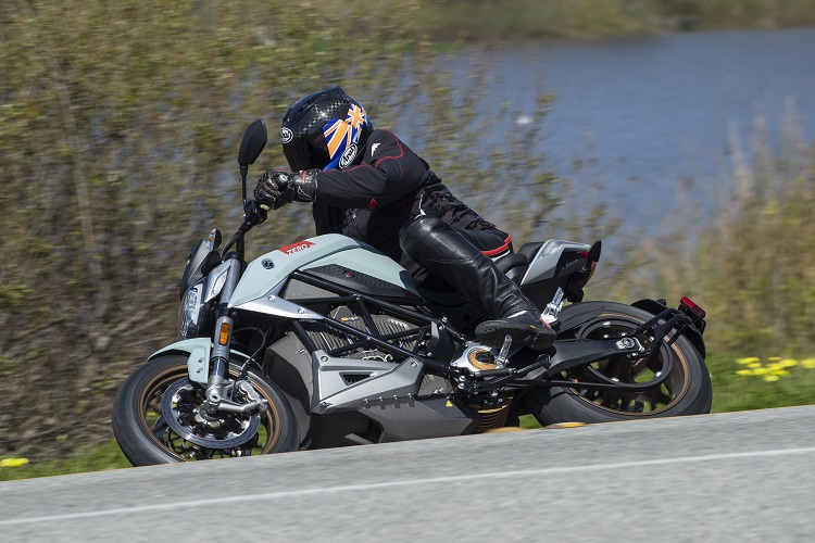 Qué carnet necesitas para conducir una moto eléctrica 7 zero srf 2 1