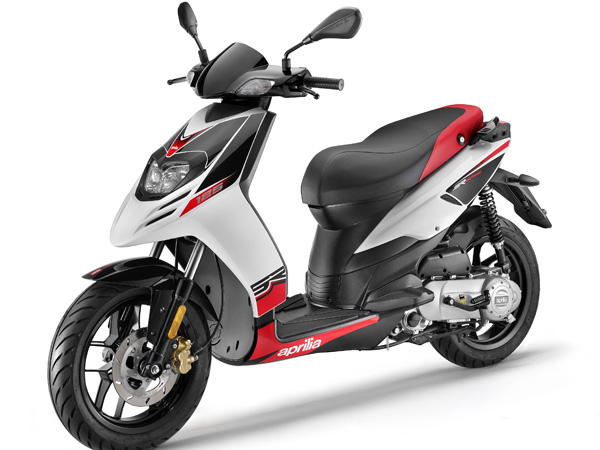 El Aprilia SR Motard aterriza en los concesionarios de España 1 001 SR Motard 1251