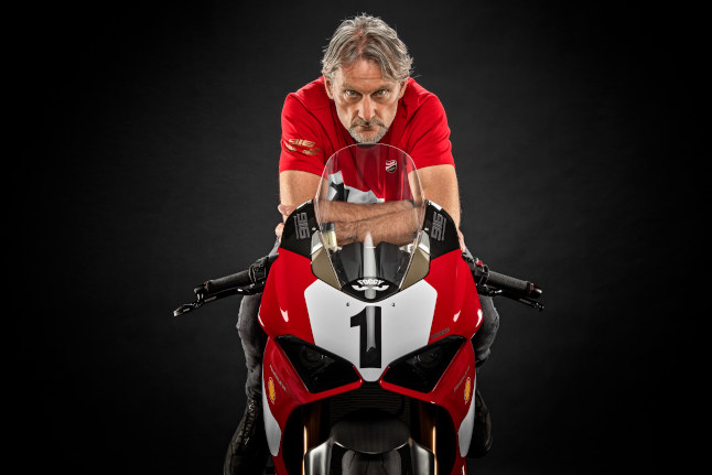 Ducati Panigale V4 25º Anniversario 916: homenaje a la moto que hizo Campeón del Mundo a Carl Fogarty 1 02panigale v4 anniversario 916carl fogartyuc77748high