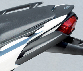 BMW VS. Yamaha 1 08900161