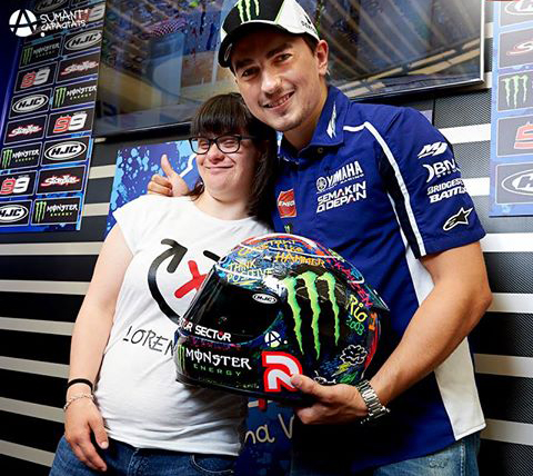 24.100 euros ya alcanza la subasta por el casco HJC de Jorge Lorenzo 1 100105610151480493500811982615209n