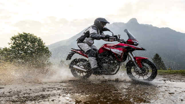 La gama Benelli trail crece: TRK 251 y 125; salón de Milán 2018 1 13 2