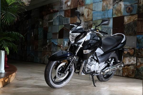 Suzuki te hace más fácil la compra de la Inazuma 250 1 1355854654971suzukiinazuma09
