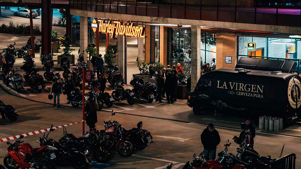 Harley-Davidson inaugura un nuevo concesionario en el centro comercial X-Madrid 1 200213hdinauguracion harley davidson madrid sur2