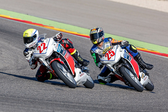 Joan Uviña se proclama campeón de la Copa Honda CBR250R 1 3 6