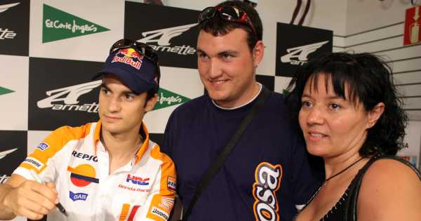 Cientos de fans se llevan un autógrafo de Dani Pedrosa 1 30 4cortada web