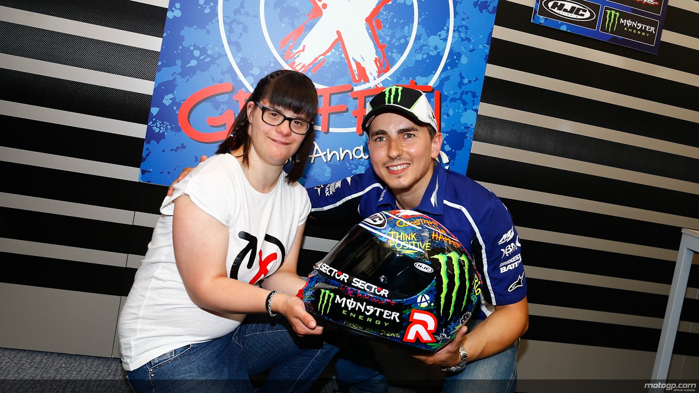 Jorge Lorenzo cambia el diseño de su casco HJC en un acto solidario 4 99lorenzos1d3277original