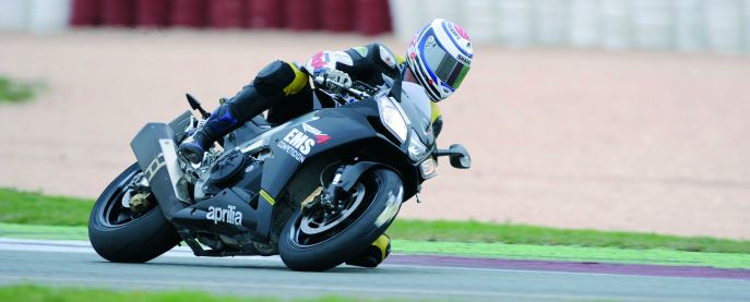 Tres lectores de FM prueban la Aprilia RSV4 R 1 APERTURA1