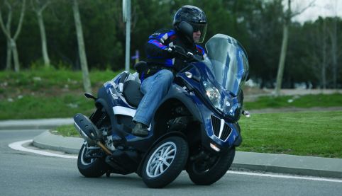 Piaggio MP3 400 LT 1 Apertura1 1