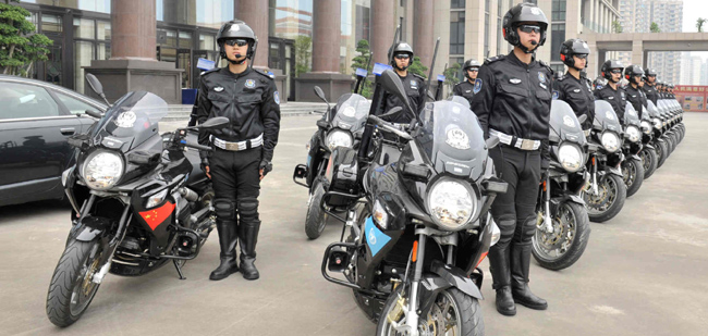 La policía de Chongqing se sube a la Aprilia Mana 850 1 Aprilia Mana para la policia china