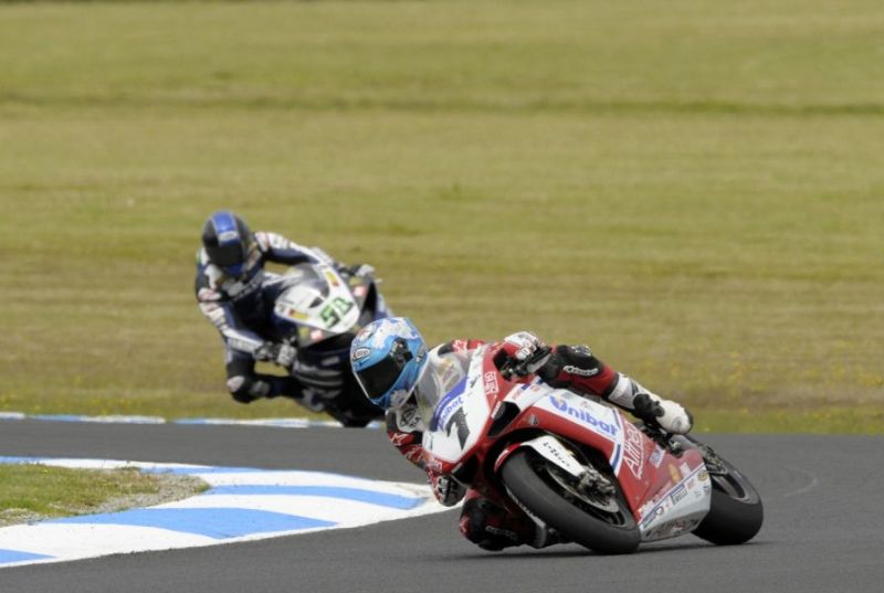 Checa estrena 2011 con doblete 1 Carlos Checa 11