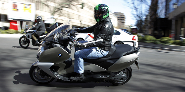 Consejos para conducir tu moto en ciudad 5 DKK35011