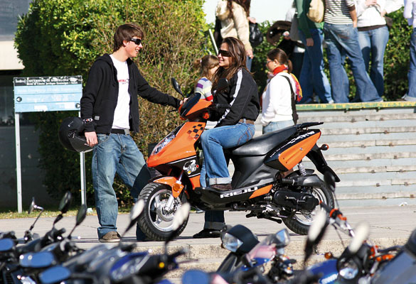 Yamaha Jog RR Réplica Lorenzo 1 IMG 9997